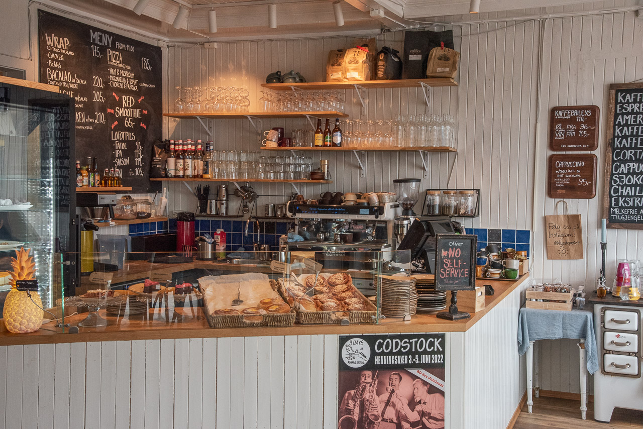 Henningsvaer Lysstoperi and Cafe Lofoten Norwegen