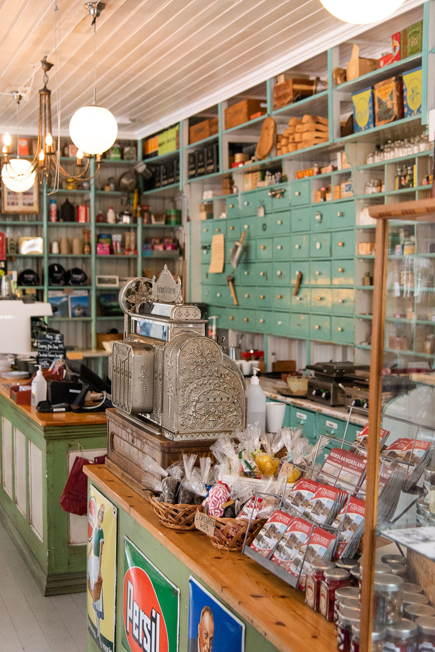 Landhandleriet Café Nusfjord Lofoten Norwegen