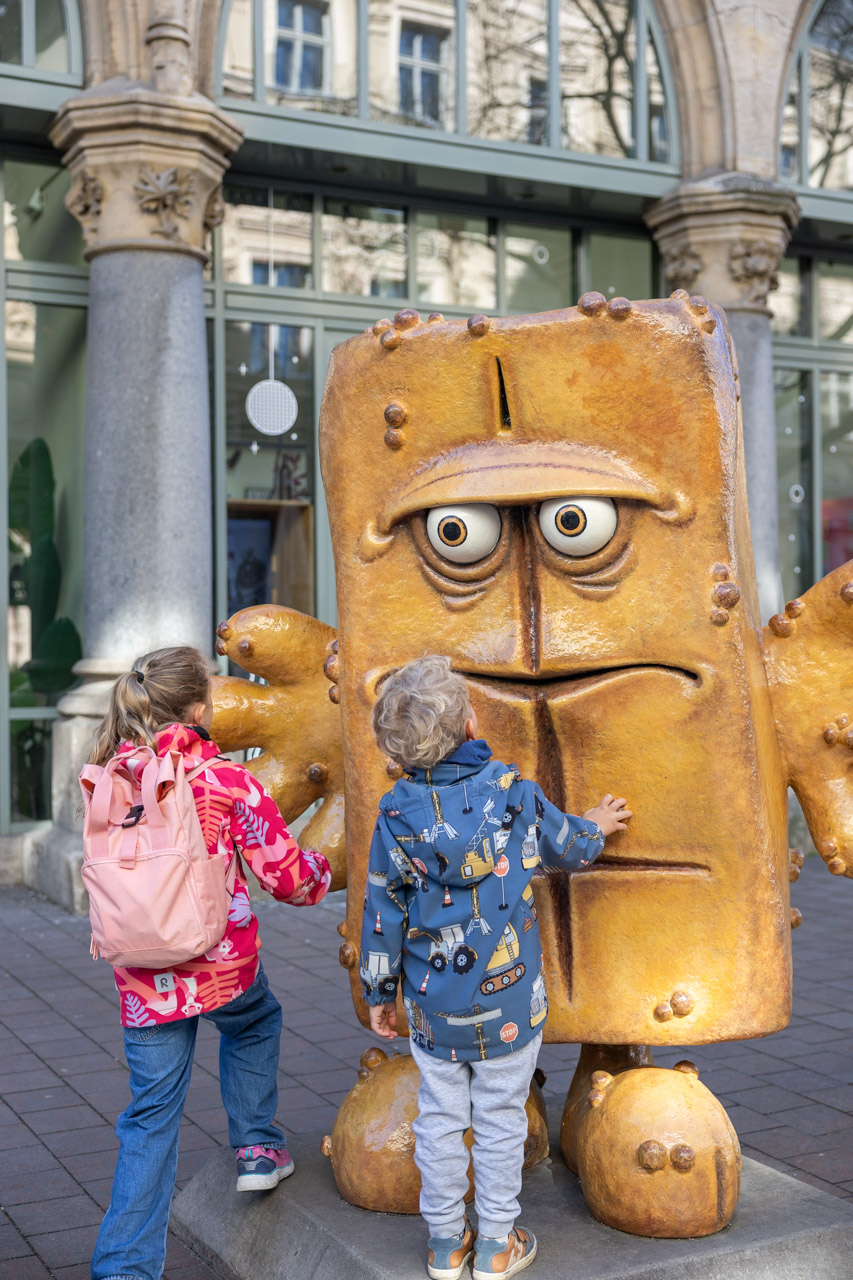 Erfurt mit Kindern entdecken Altstadt Sehenswürdigkeit KiKa Figuren Krämerbrücke egapark