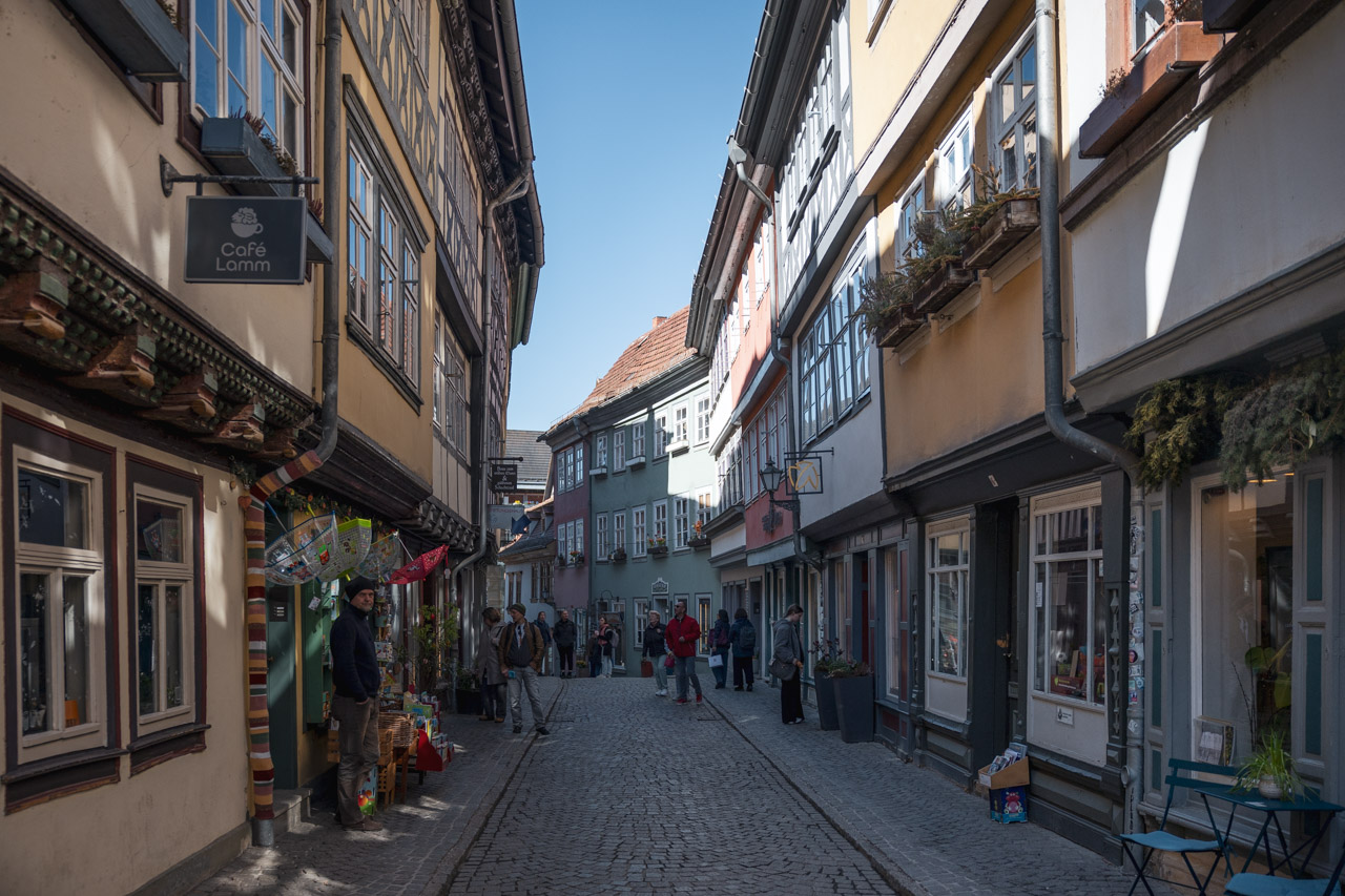 Erfurt mit Kindern entdecken Altstadt Sehenswürdigkeit KiKa Figuren Krämerbrücke egapark